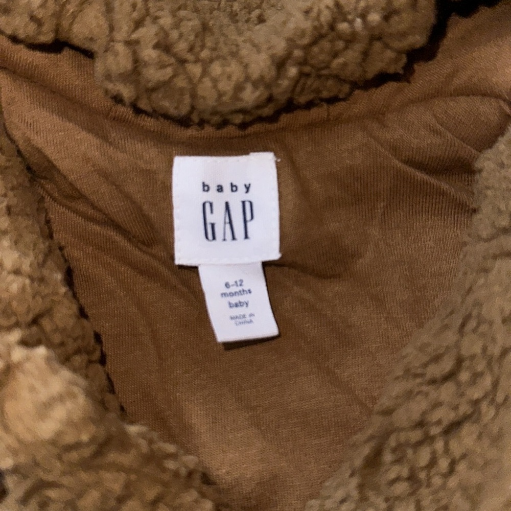 GAP - Picture 2 of 2